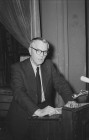 250px-Bundesarchiv_Bild_183-25343-0001,_Berlin,_Pressekonferenz,_Friedrich_Paulus.jpg